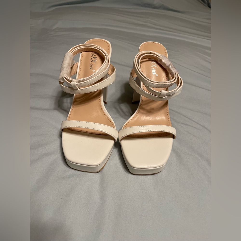 Mixx Shuz Cream Strappy Heels size 6.5